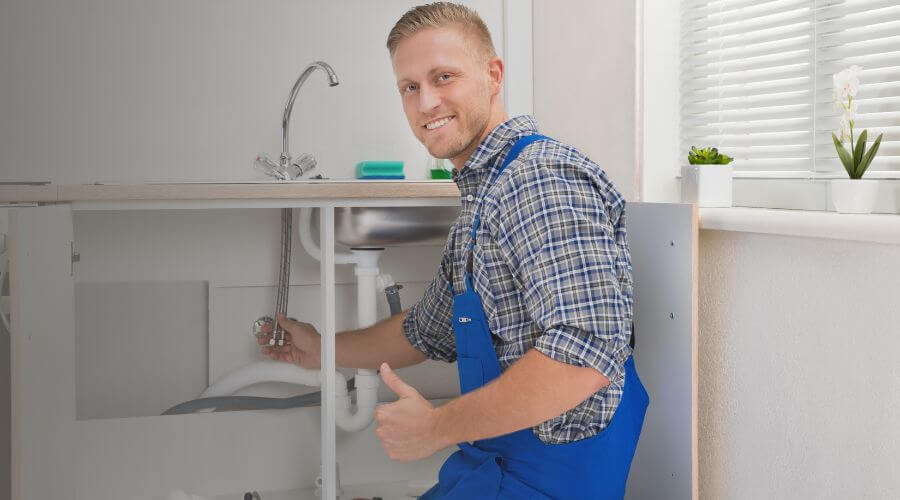 Expert burst pipe repair services in Freelandville, IN